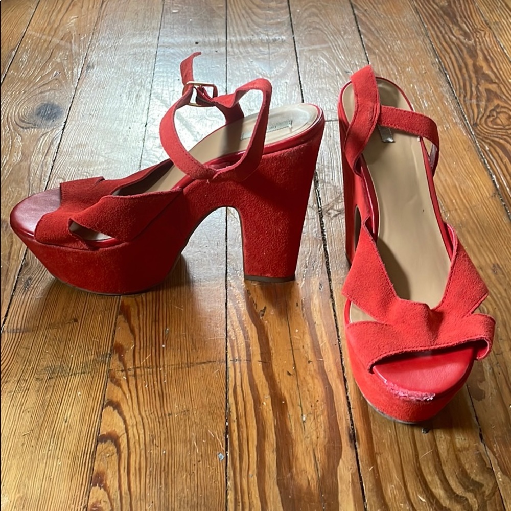 red suede Kimchi Blue platform sandals size 8.5